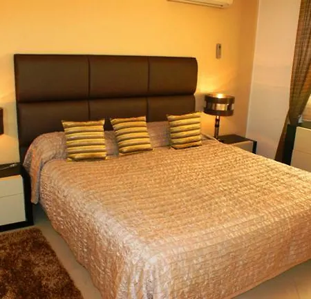 Villa Sleeps 6 Pool Air Con Wifi *
